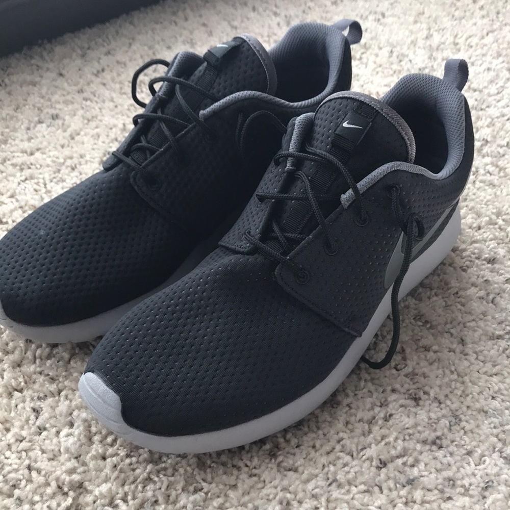 Nike Roshe One shoes